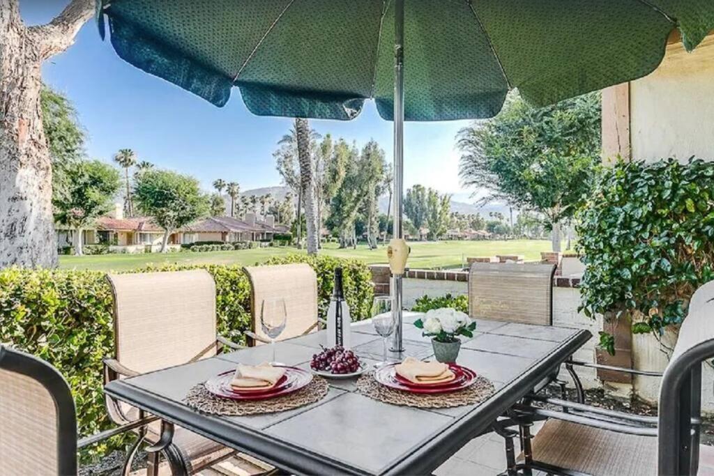 Private Country Club Condo On Awesome Golf Course! 棕榈荒漠 外观 照片