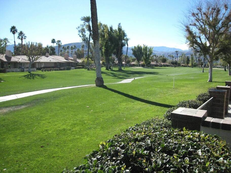 Private Country Club Condo On Awesome Golf Course! 棕榈荒漠 外观 照片