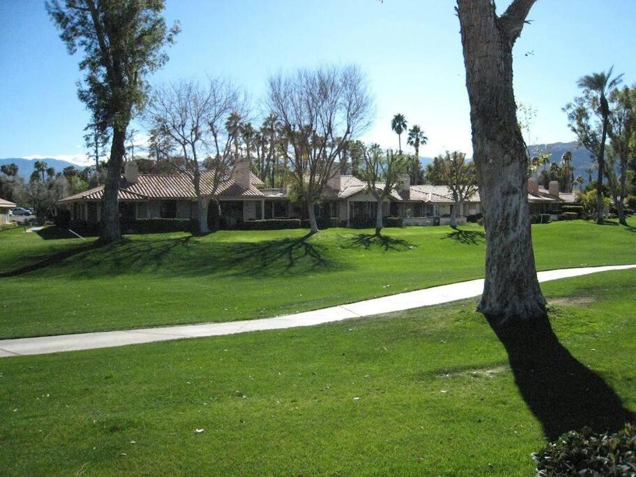 Private Country Club Condo On Awesome Golf Course! 棕榈荒漠 外观 照片