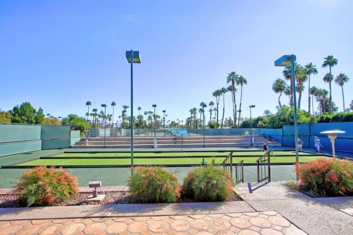 Private Country Club Condo On Awesome Golf Course! 棕榈荒漠 外观 照片