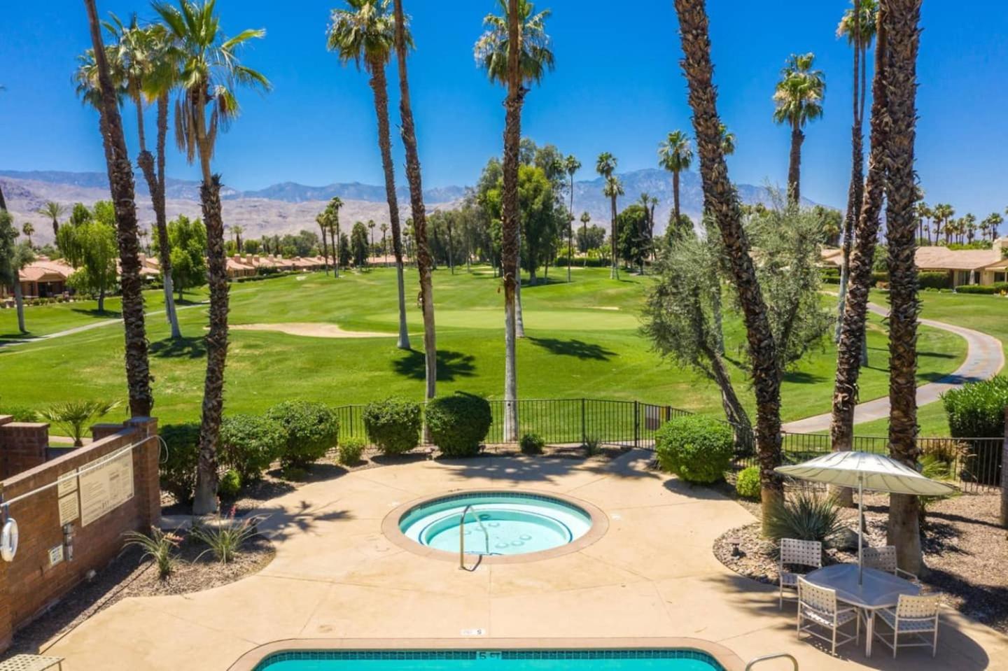Private Country Club Condo On Awesome Golf Course! 棕榈荒漠 外观 照片